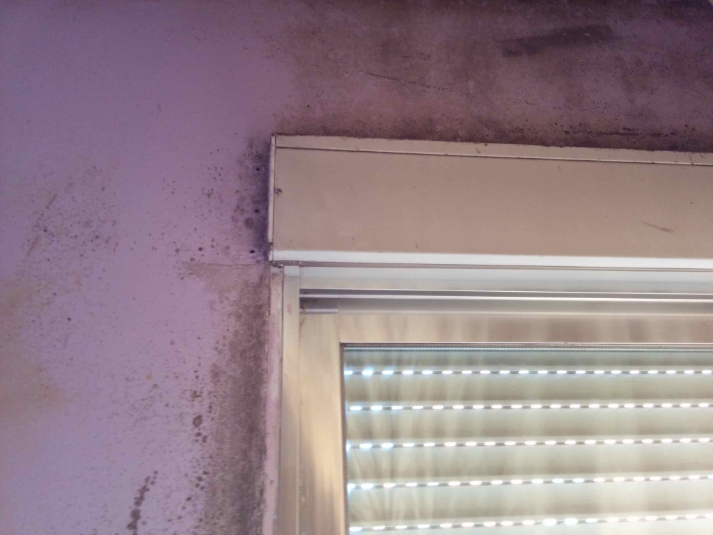 humedad por condensacion en paredes cerca de ventanas