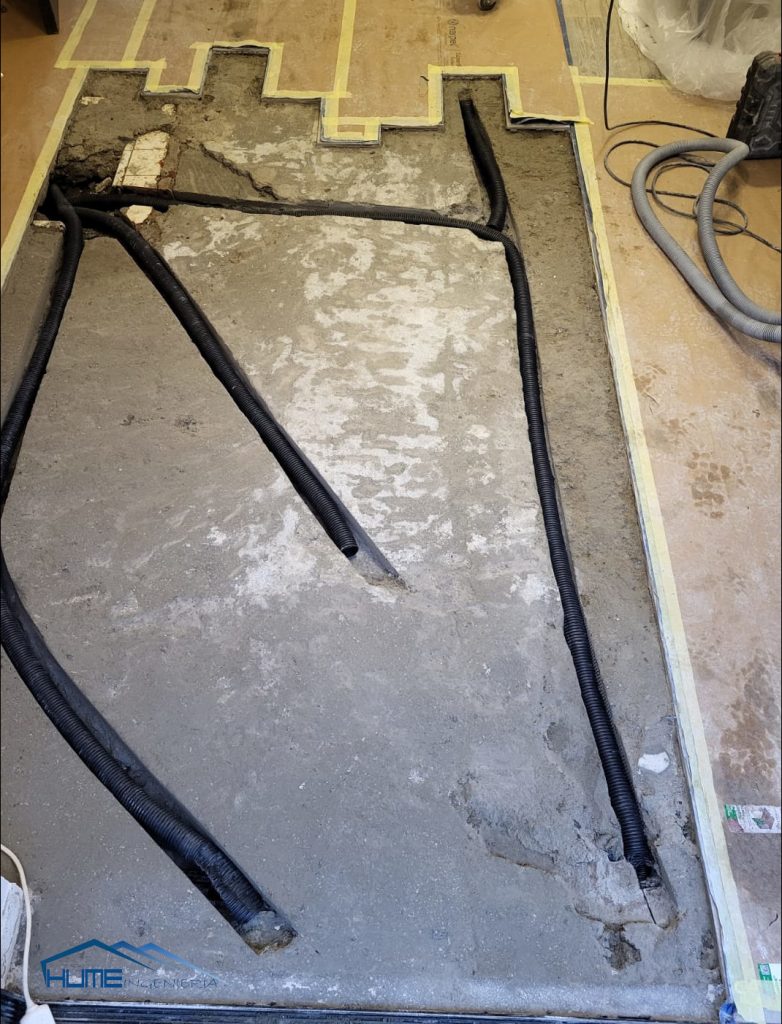 Drenaje en el suelo a base de gravas y tubos para eliminar la humedad por capilaridad.