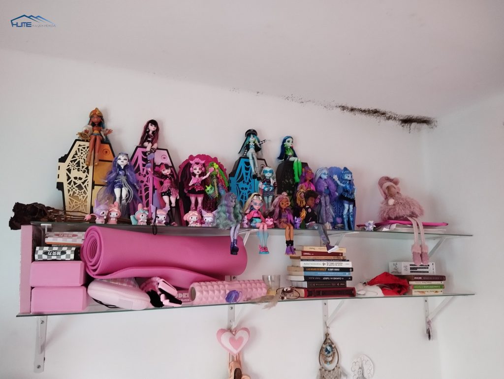 pared de habitación infantil con humedad por condensación